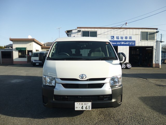 ハイエース DX 10人乗りのレンタカー 461｜ウェルレンタカー