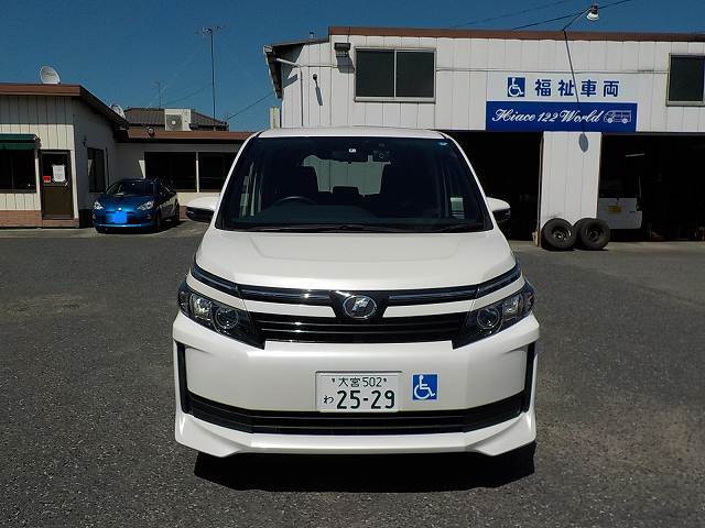 車椅子スロープ車 VOXY 車椅子1台+6人=7人乗り or 8人乗りのレンタカー 2529｜ウェルレンタカー