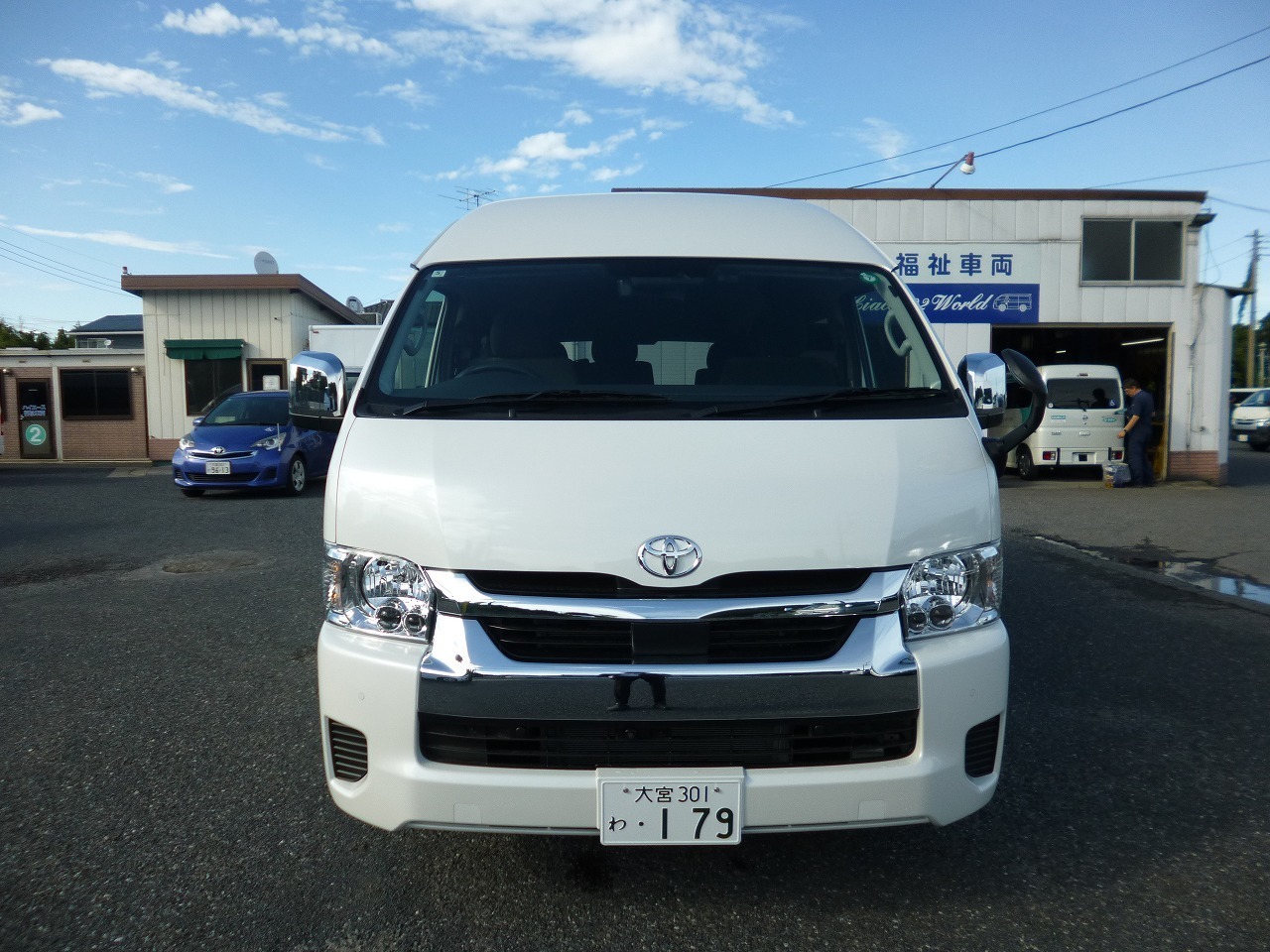 ハイエース グランドキャビン 10人乗りのレンタカー 179｜ウェルレンタカー