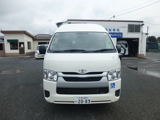 車椅子リフト車 ハイエース 車椅子2台+8人=10人乗りのレンタカー 2089｜ウェルレンタカー