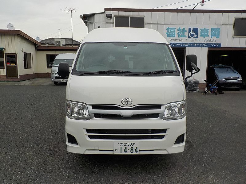 車椅子リフト車 ハイエース 車椅子2台+8人=10人乗りのレンタカー 1484｜ウェルレンタカー