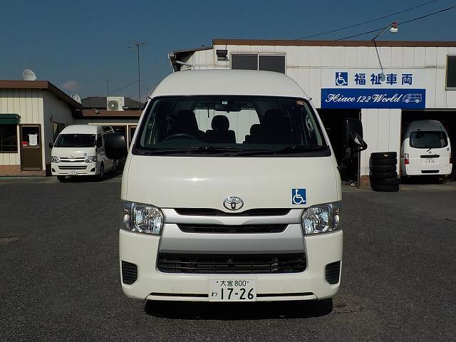 車椅子リフト車 ハイエース 車椅子2台+8人=10人乗りのレンタカー 1726｜ウェルレンタカー