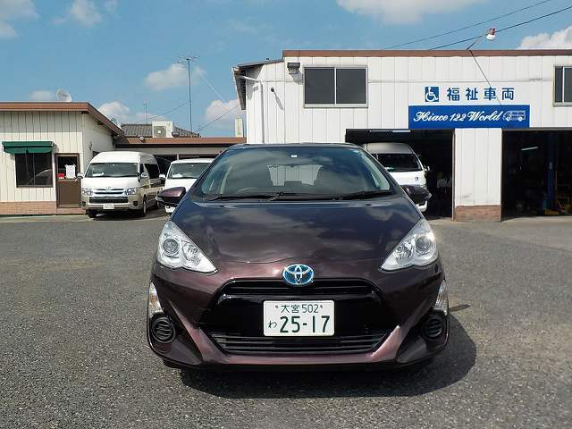 コンパクトカー アクア 5人乗りのレンタカー 2517｜ウェルレンタカー