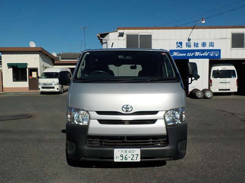  ハイエースバンDX 3/6人乗り 1BOXバン商用車のレンタカー 9627｜ウェルレンタカー
