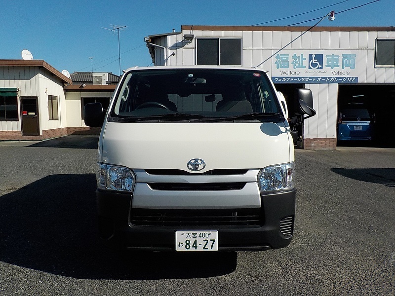  ハイエースバンDX 5人乗り 1BOXバン商用車のレンタカー 8427｜ウェルレンタカー
