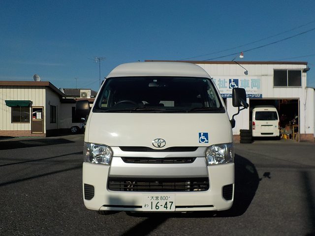 車椅子リフト車 ハイエース 車椅子2台+8人=10人乗りのレンタカー 1647｜ウェルレンタカー
