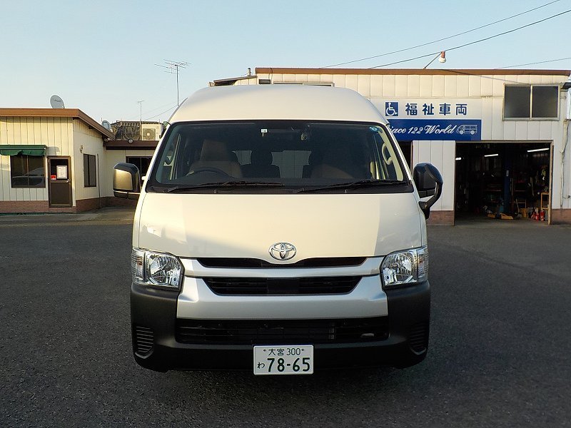 ハイエース グランドキャビン 10人乗りのレンタカー 7865｜ウェルレンタカー