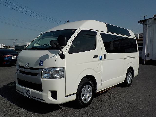 車椅子リフト車 ハイエース 車椅子2台+8人=10人乗りのレンタカー 1727｜ウェルレンタカー