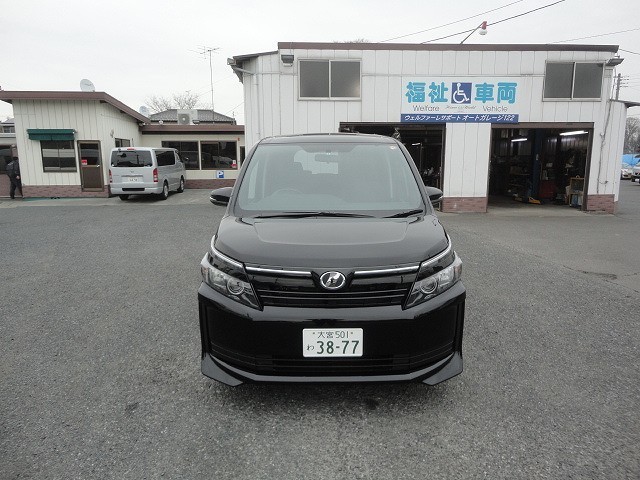 VOXY 8人乗りのレンタカー 3877｜ウェルレンタカー