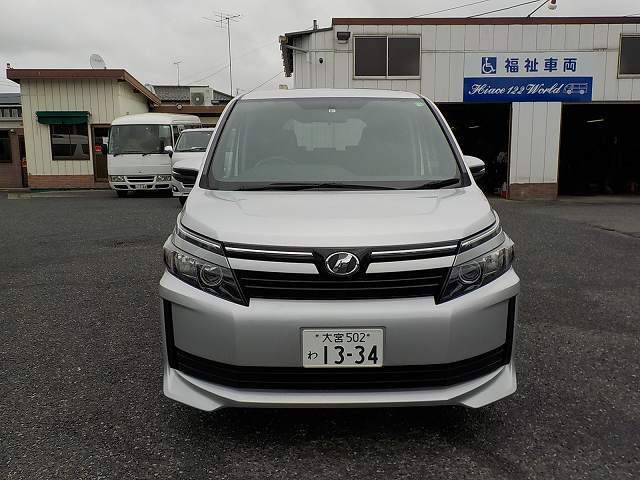 VOXY 8人乗りのレンタカー 1334｜ウェルレンタカー
