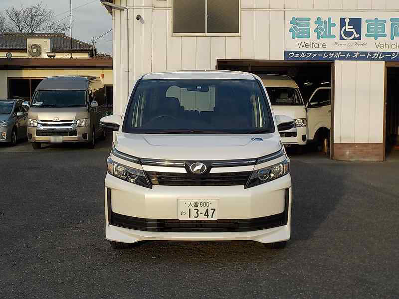 車椅子スロープ車 VOXY 車椅子1台+6人=7人乗りのレンタカー 1347｜ウェルレンタカー