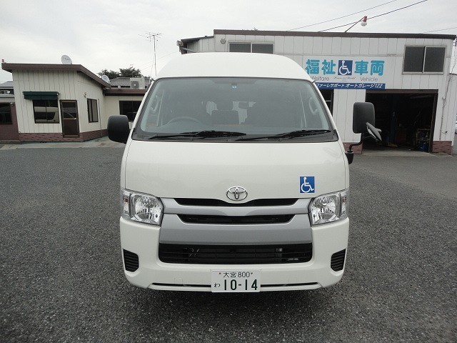車椅子リフト車 レジアスエース 車椅子2台+8人=10人乗りのレンタカー 1014｜ウェルレンタカー