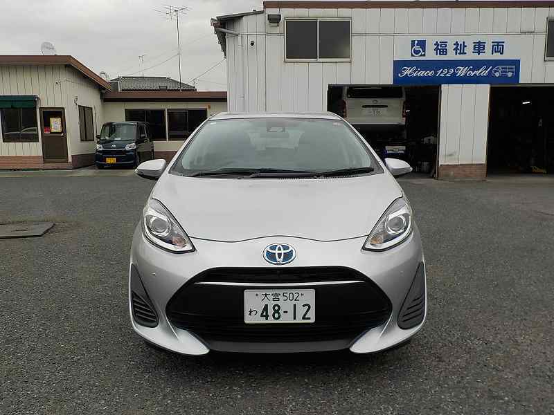 コンパクトカー アクア 5人乗りのレンタカー 4812｜ウェルレンタカー