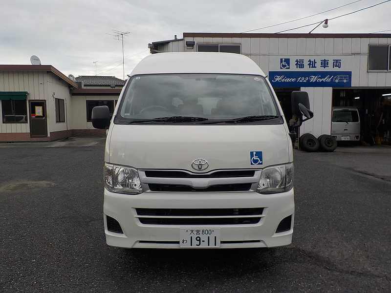車椅子リフト車 ハイエース 車椅子2台+8人=10人乗りのレンタカー 1888｜ウェルレンタカー