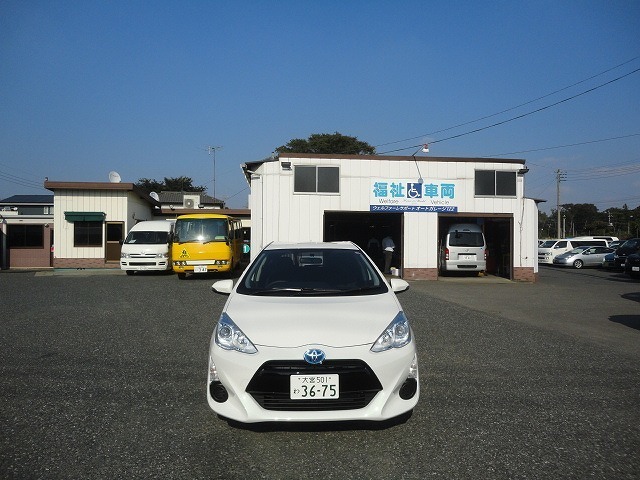 コンパクトカー アクア 5人乗りのレンタカー 3675｜ウェルレンタカー