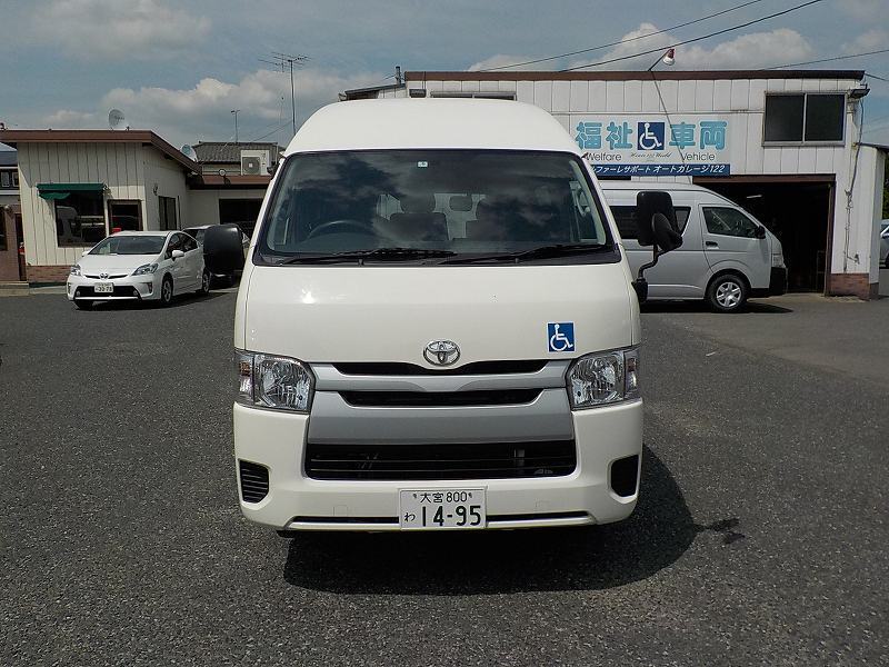 車椅子リフト車 ハイエース 車椅子2台+8人=10人乗りのレンタカー 1495｜ウェルレンタカー