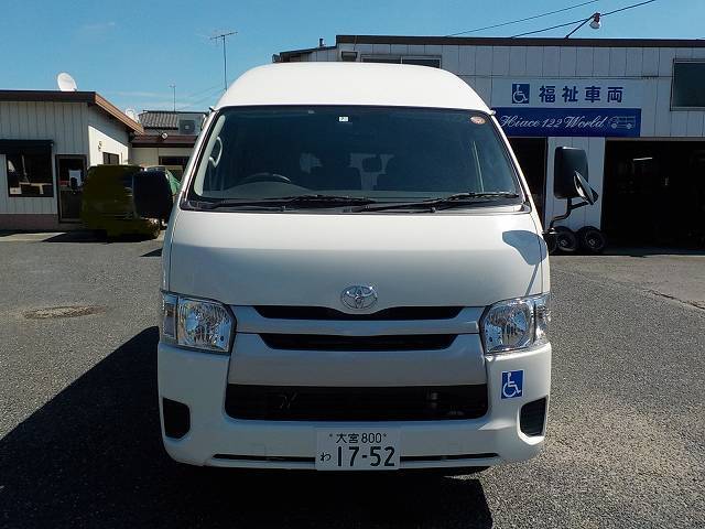 車椅子リフト車 ハイエース 車椅子2台+8人=10人乗りのレンタカー 1752｜ウェルレンタカー