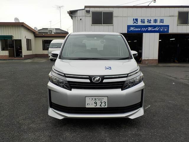 車椅子スロープ車 VOXY 車椅子1台+6人=7人乗り or 8人乗りのレンタカー 923｜ウェルレンタカー