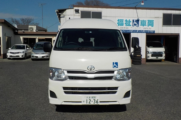 車椅子リフト車 ハイエース 車椅子2台+8人=10人乗りのレンタカー 1236｜ウェルレンタカー