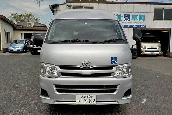 車椅子リフト車 レジアスエース 車椅子1台+9人=10人乗りのレンタカー 1382｜ウェルレンタカー