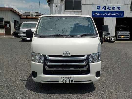  ハイエースバンDX 3～6人乗り 1BOXバン商用車のレンタカー 8618｜ウェルレンタカー