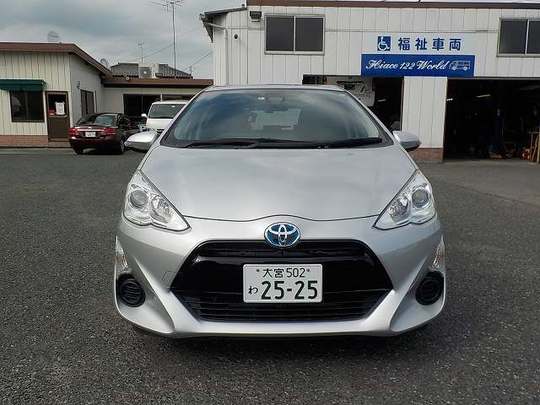 コンパクトカー アクア 5人乗りのレンタカー 2525｜ウェルレンタカー