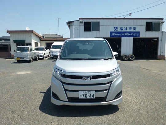 ノア 8人乗りのレンタカー 7041｜ウェルレンタカー