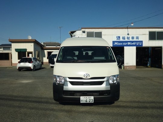 マイクロバス ハイエース コミューターGL 14人乗りのレンタカー 623｜ウェルレンタカー