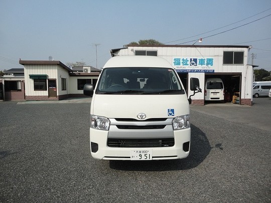 車椅子リフト車 ハイエース 車椅子2台+8人=10人乗りのレンタカー 951｜ウェルレンタカー