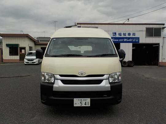 541 ハイエース園児バス・中型免許（幼児25人乗り）