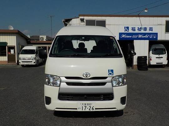 車椅子リフト車 ハイエース 車椅子2台+8人=10人乗りのレンタカー 1726｜ウェルレンタカー