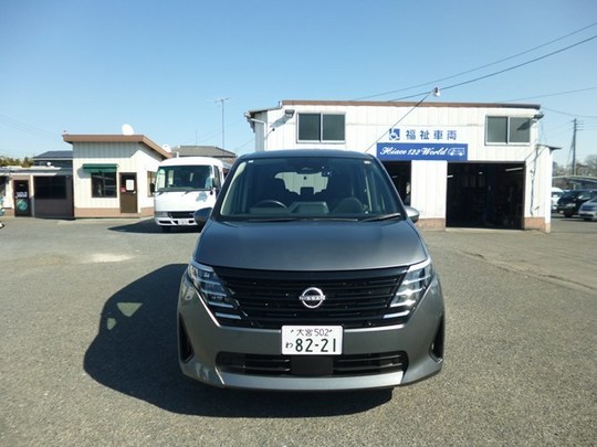 セレナ 8人乗りのレンタカー 8221｜ウェルレンタカー