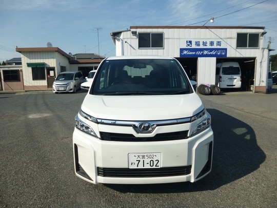 VOXY 8人乗りのレンタカー 7102｜ウェルレンタカー