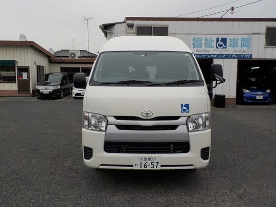 車椅子リフト車 ハイエース 車椅子1台+9人=10人乗りのレンタカー 1653｜ウェルレンタカー