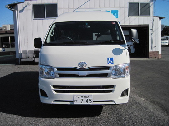 車椅子リフト車 ハイエース 車椅子2台+8人=10人乗りのレンタカー 745｜ウェルレンタカー