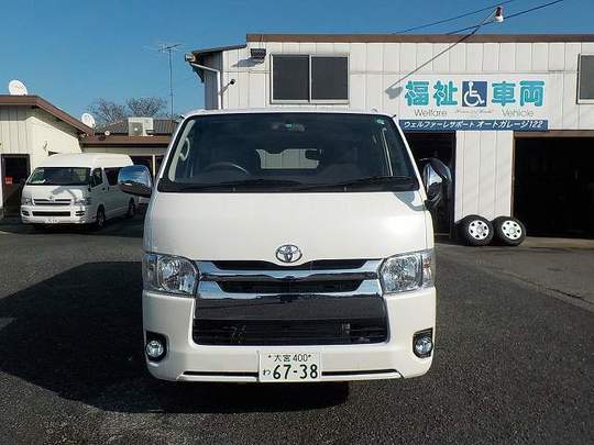  ハイエースバン 5人乗り 1BOXバン商用車のレンタカー 6738｜ウェルレンタカー