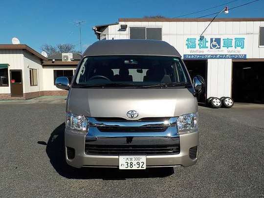 ハイエース グランドキャビン 10人乗りのレンタカー 3892｜ウェルレンタカー