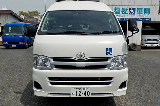車椅子リフト車 ハイエース 車椅子2台+8人=10人乗りのレンタカー 1240｜ウェルレンタカー