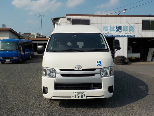 車椅子リフト車 ハイエース 車椅子2台+8人=10人乗りのレンタカー 1587｜ウェルレンタカー