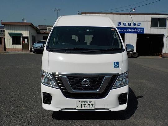 車椅子リフト車 NV350キャラバン 車椅子2台+8人=10人乗りのレンタカー 1737｜ウェルレンタカー